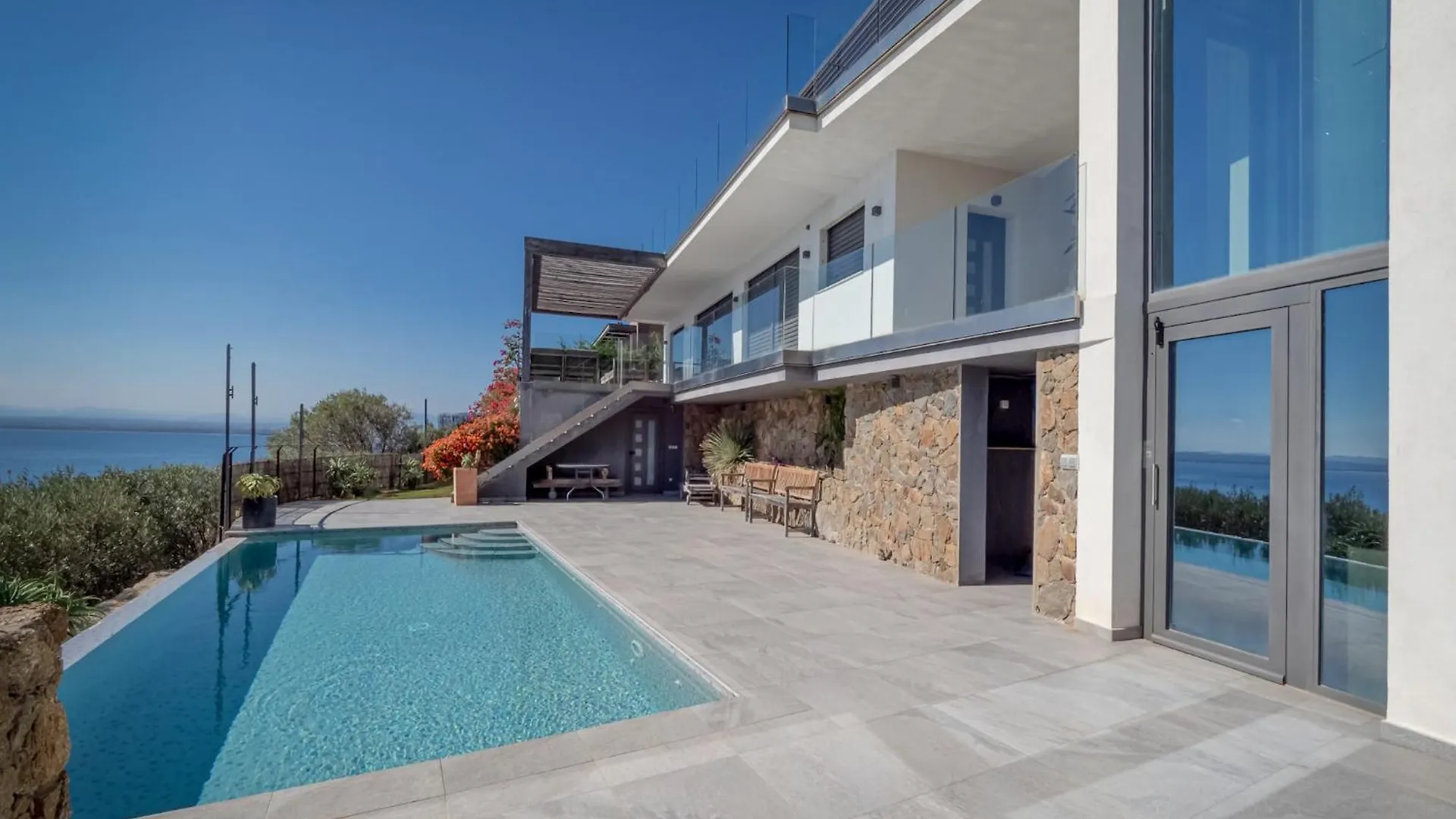 Apartment In Roses With Central Heating Montjoi