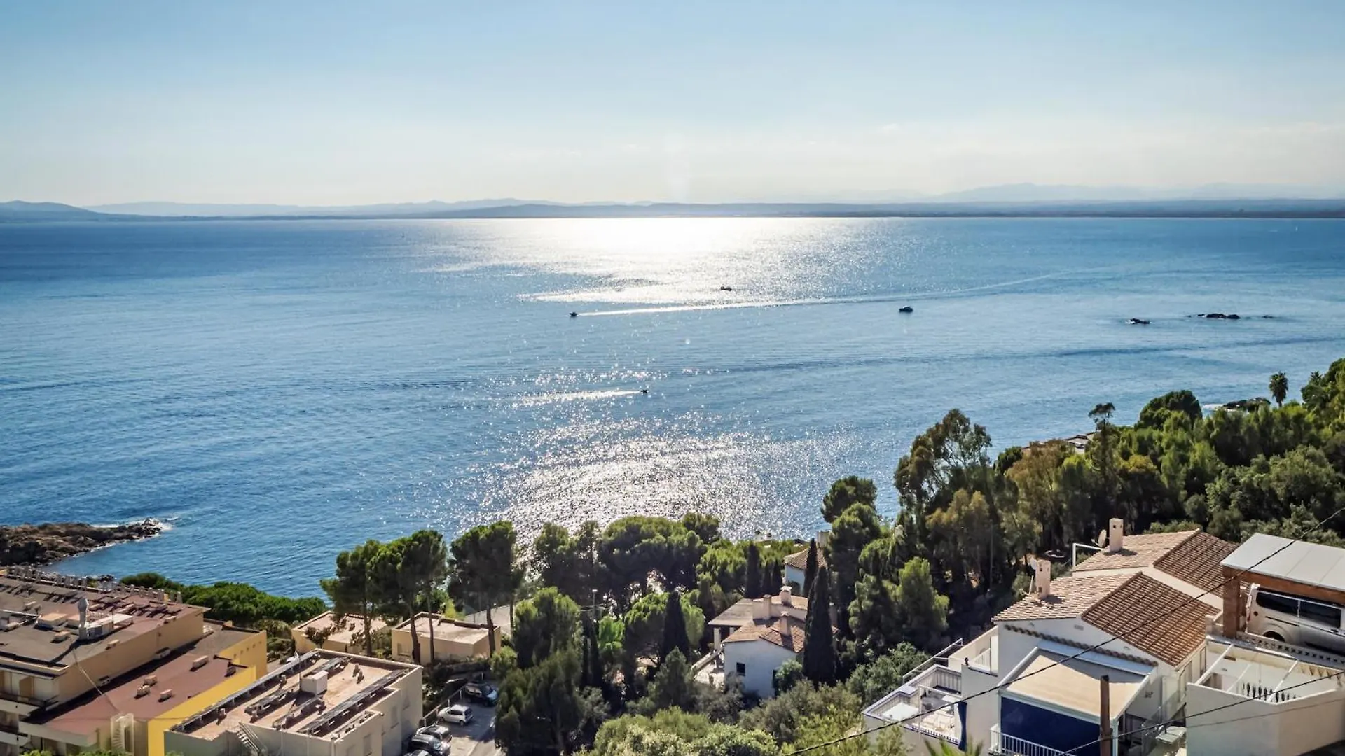 Apartment In Roses With Central Heating Montjoi
