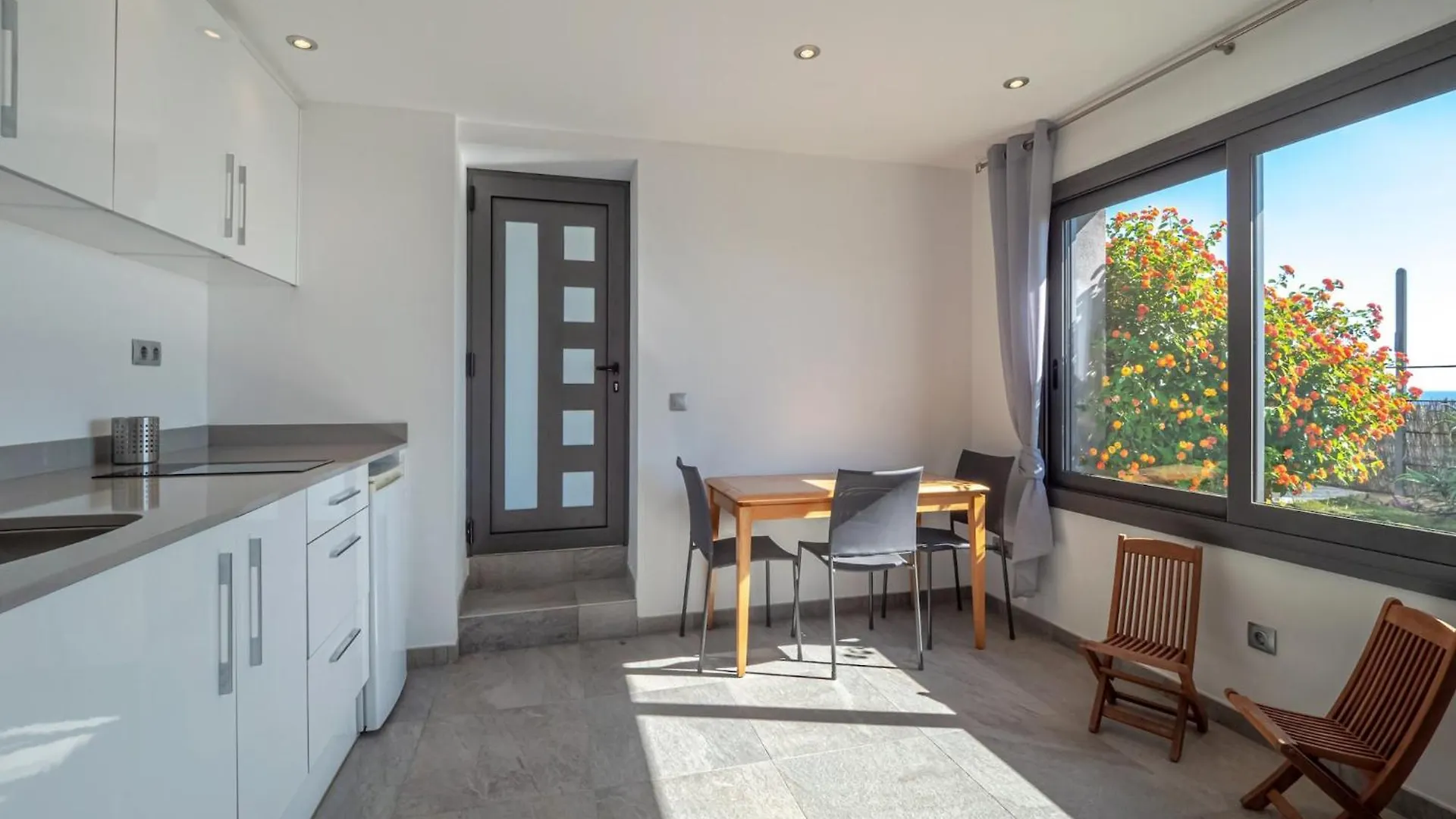 Apartment In Roses With Central Heating Montjoi 0*,
