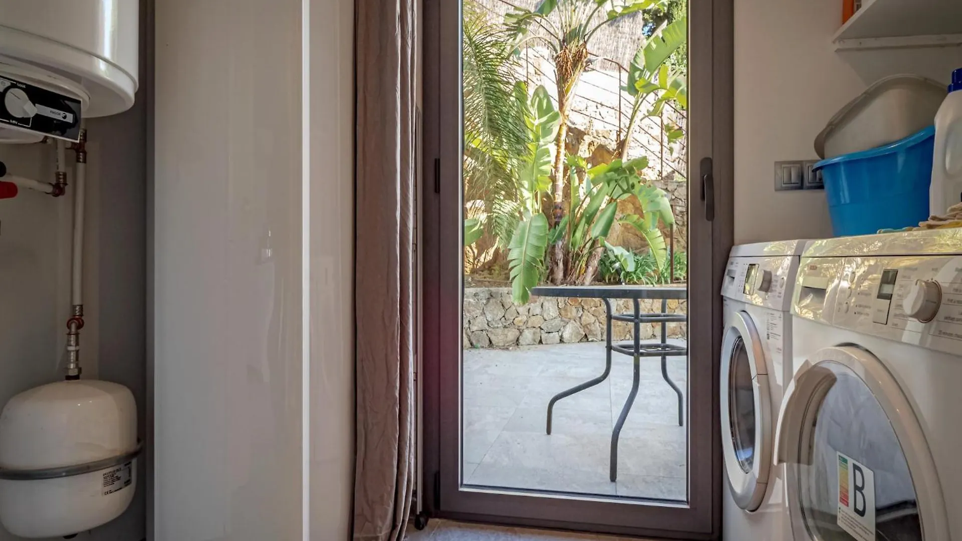 Apartment In Roses With Central Heating Montjoi